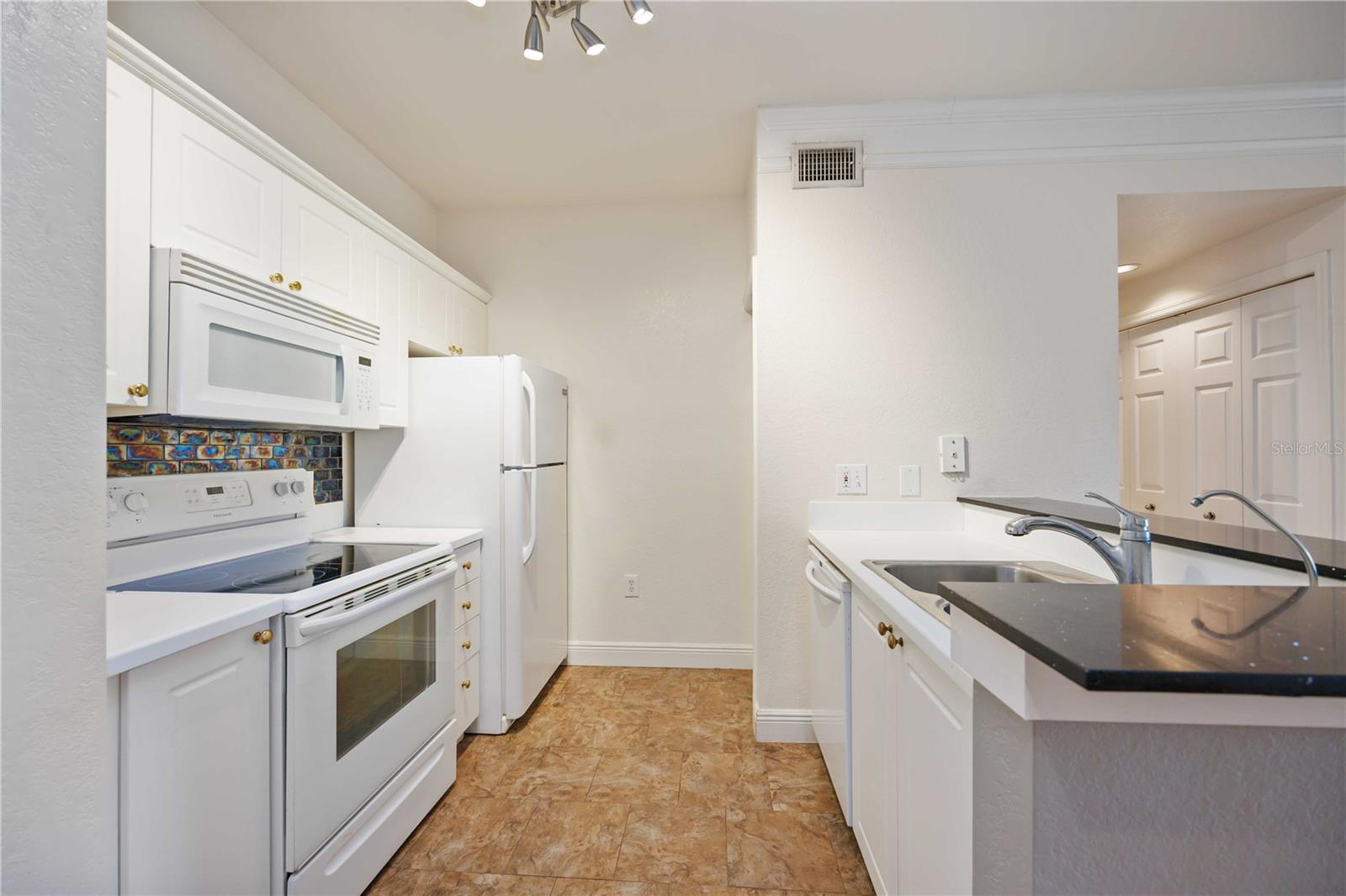 5146 NORTHRIDGE RD #210, SARASOTA, FL, 34238