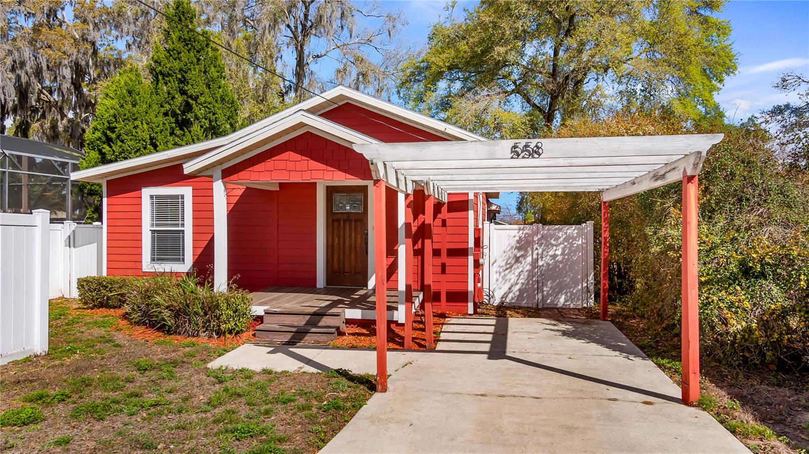 558 W MINNEOLA AVE, CLERMONT, FL, 34711