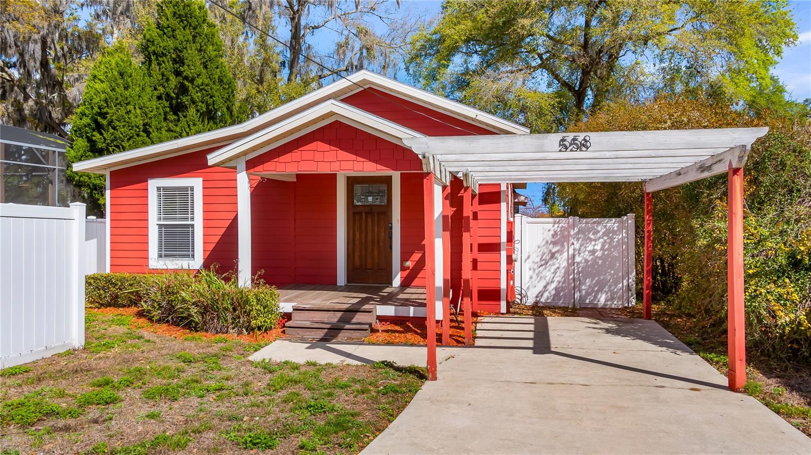 558 W MINNEOLA AVE, CLERMONT, FL, 34711