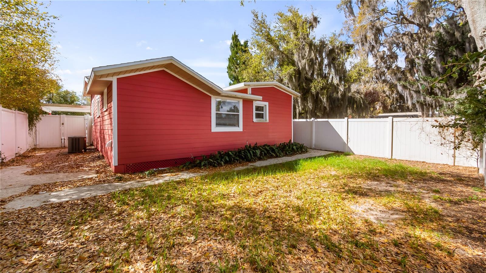 558 W MINNEOLA AVE, CLERMONT, FL, 34711