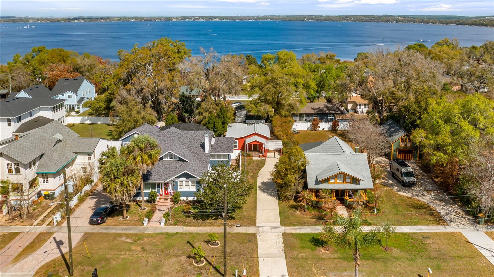 558 W MINNEOLA AVE, CLERMONT, FL, 34711