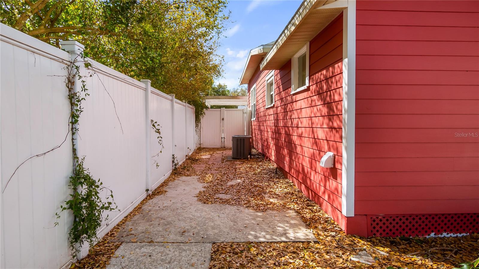 558 W MINNEOLA AVE, CLERMONT, FL, 34711