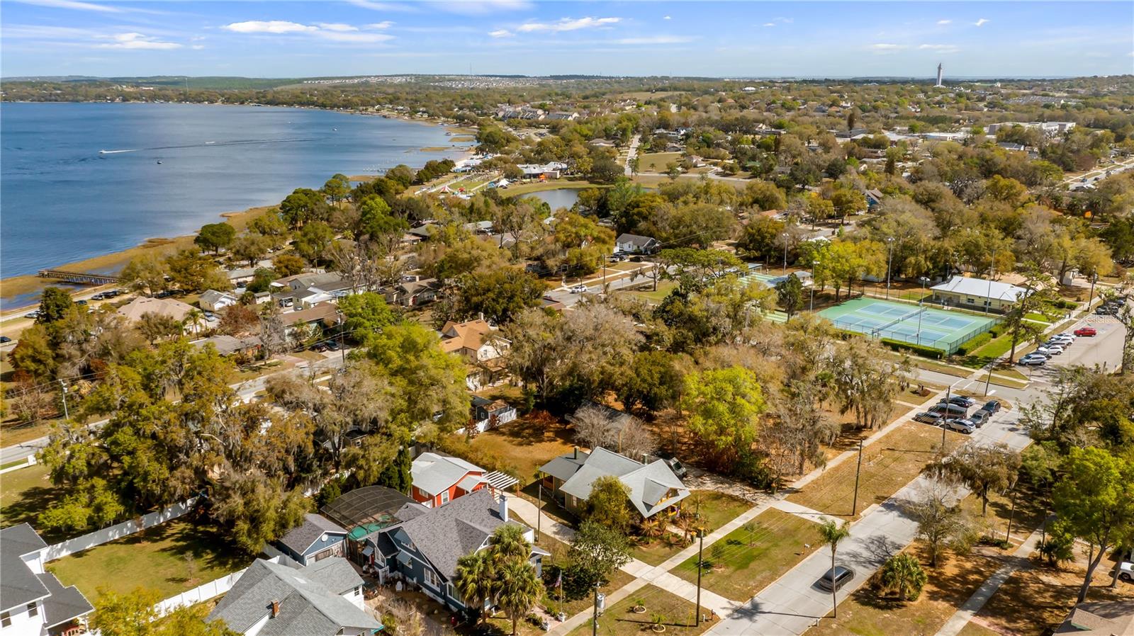 558 W MINNEOLA AVE, CLERMONT, FL, 34711
