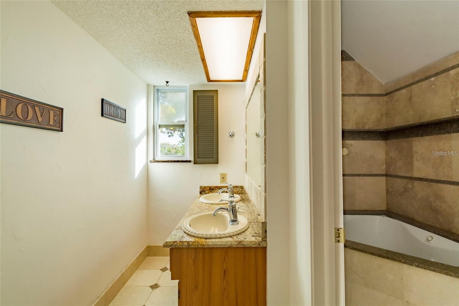 1647 HOBBIT RD, DUNEDIN, FL, 34698