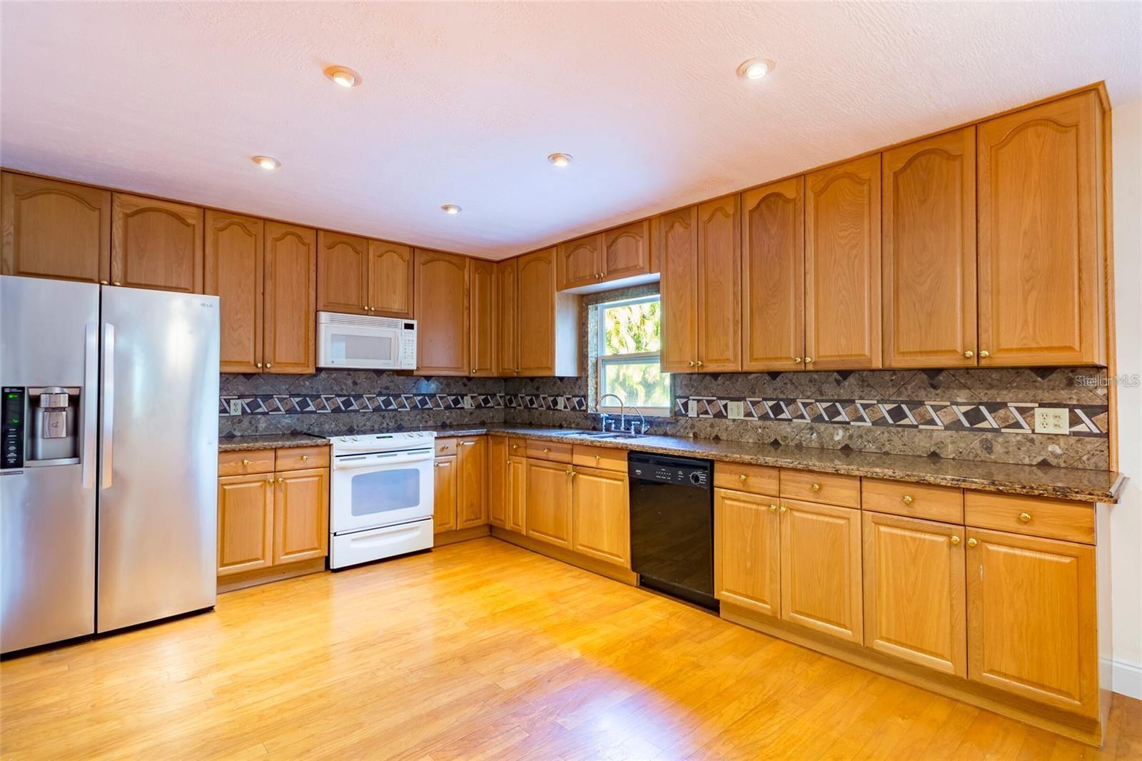 1647 HOBBIT RD, DUNEDIN, FL, 34698