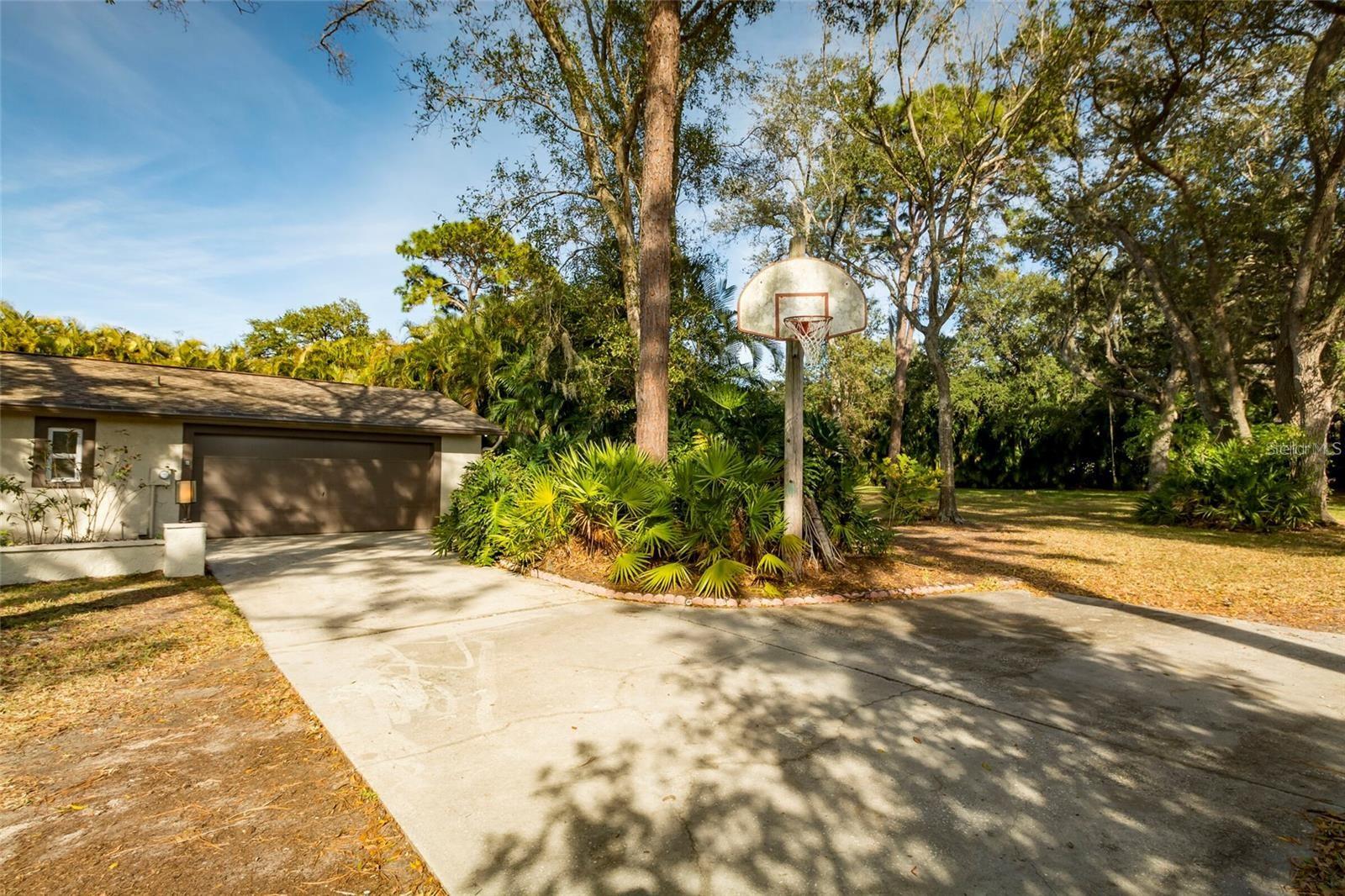 1647 HOBBIT RD, DUNEDIN, FL, 34698