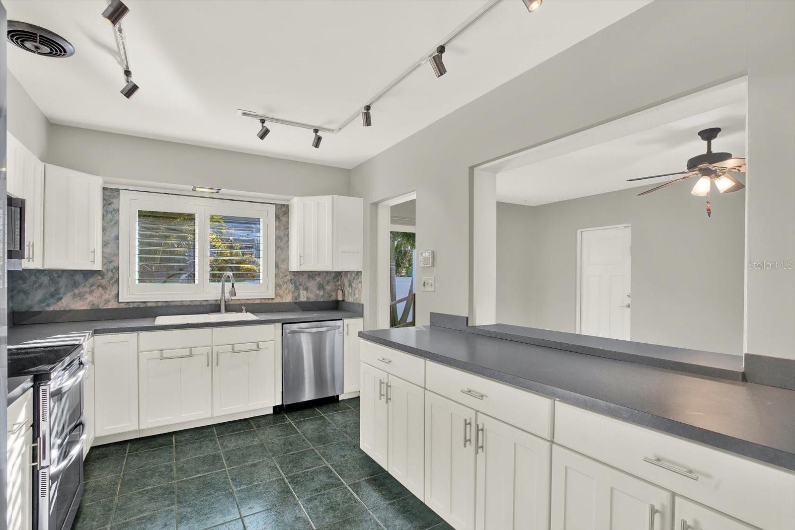 423 48TH ST N, ST PETERSBURG, FL, 33713