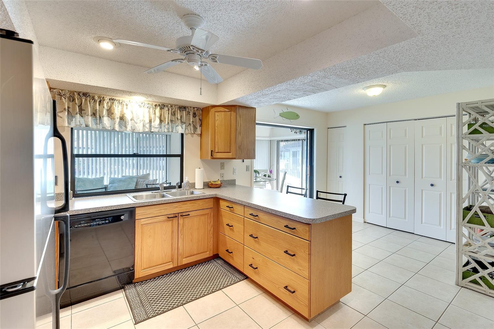 6004 VIVIENDA DR #8, BRADENTON, FL, 34207