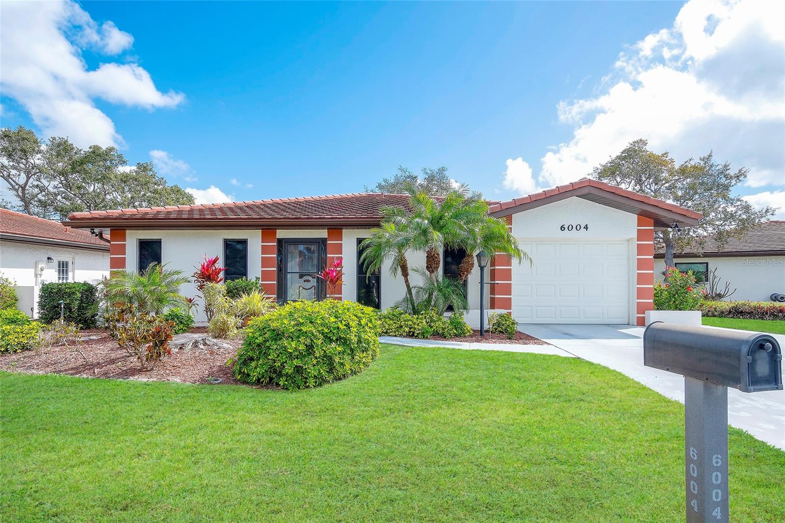 6004 VIVIENDA DR #8, BRADENTON, FL, 34207
