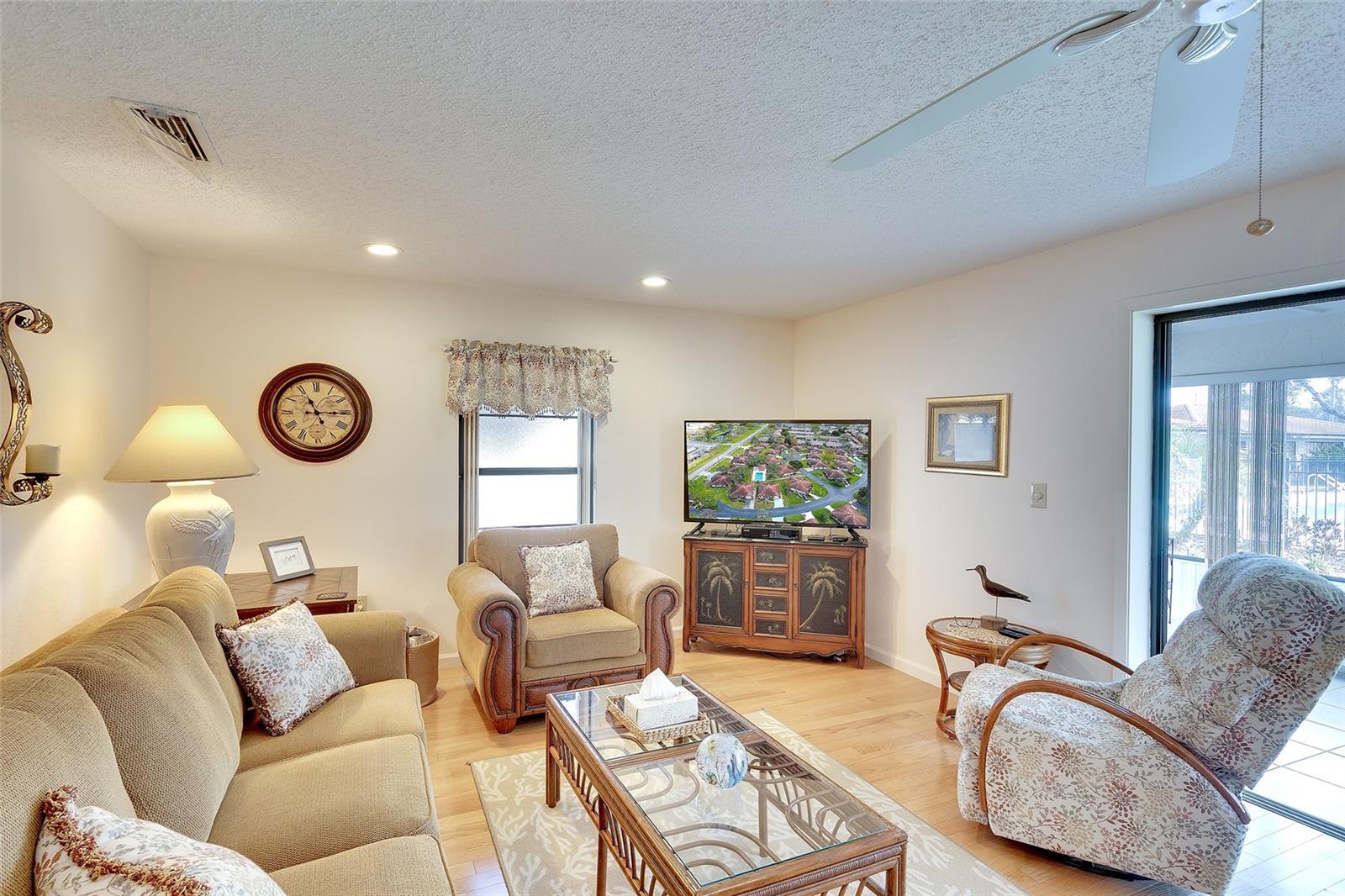 6004 VIVIENDA DR #8, BRADENTON, FL, 34207