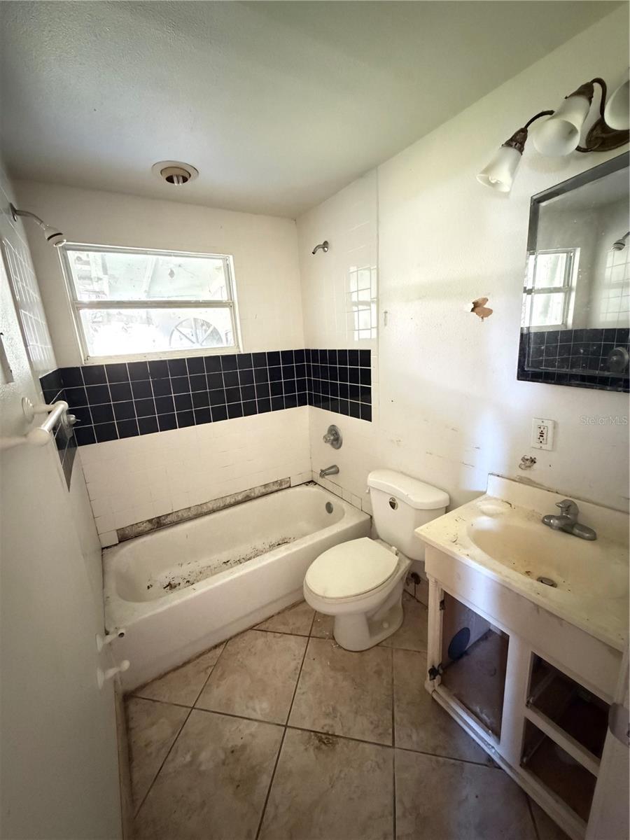 3907 SPENCE AVE, TAMPA, FL, 33614