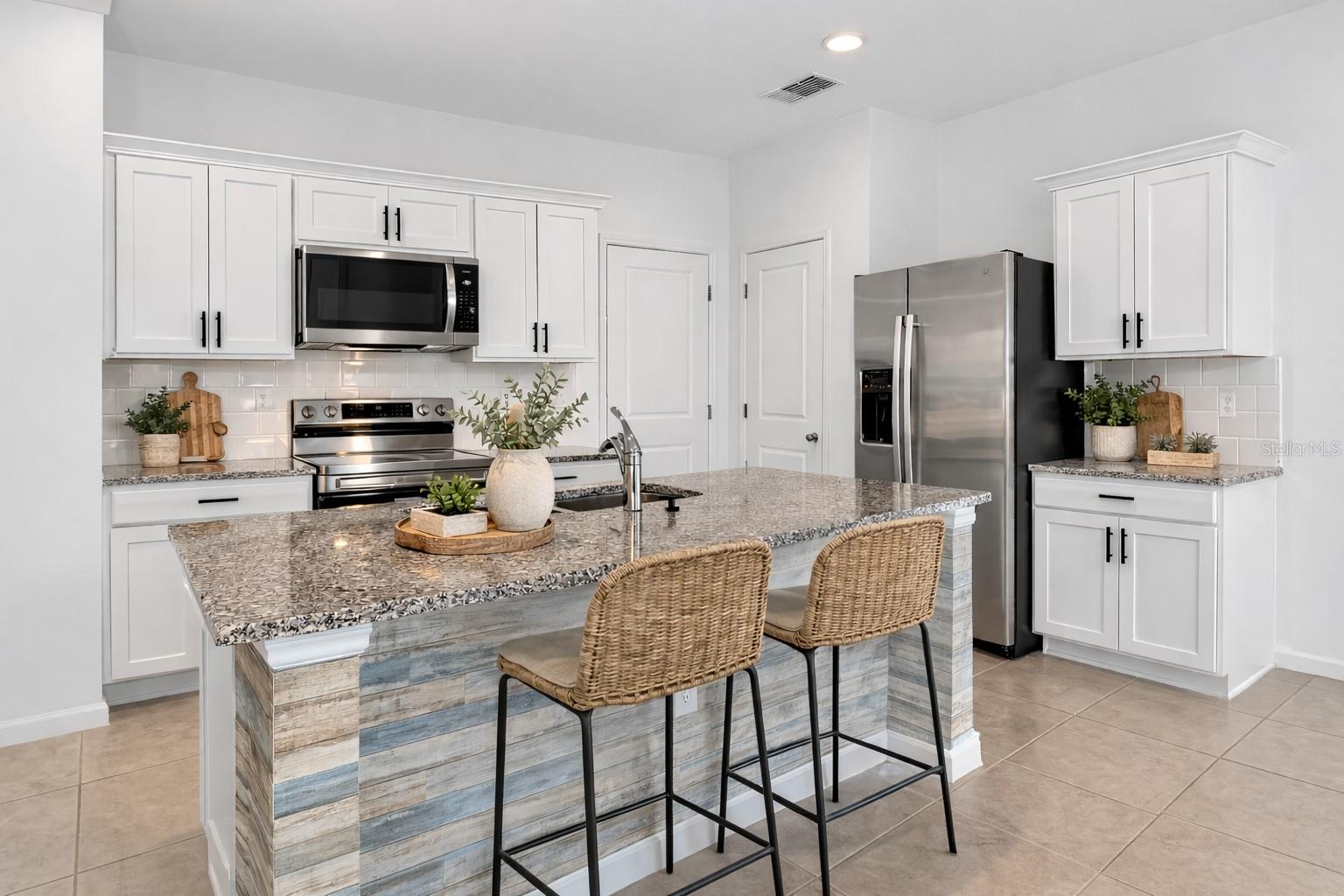 2216 BEAR PEAK RD, MINNEOLA, FL, 34715