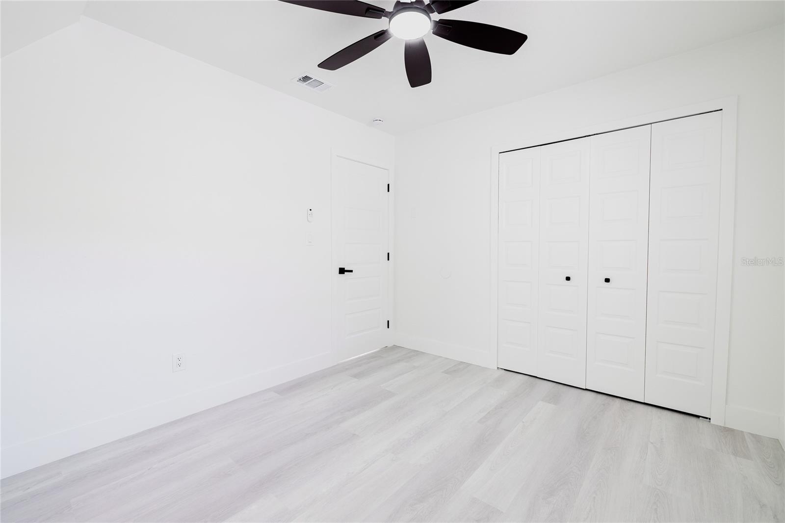 1832 GREENHILL DR, CLEARWATER, FL, 33755