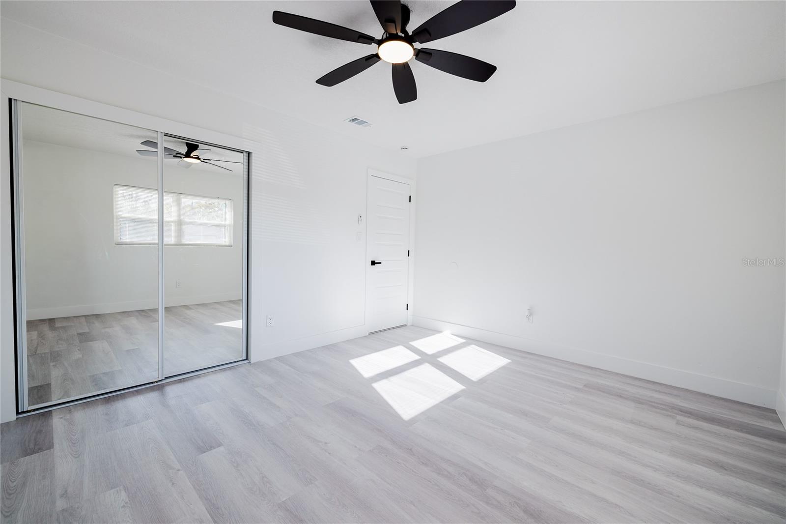 1832 GREENHILL DR, CLEARWATER, FL, 33755