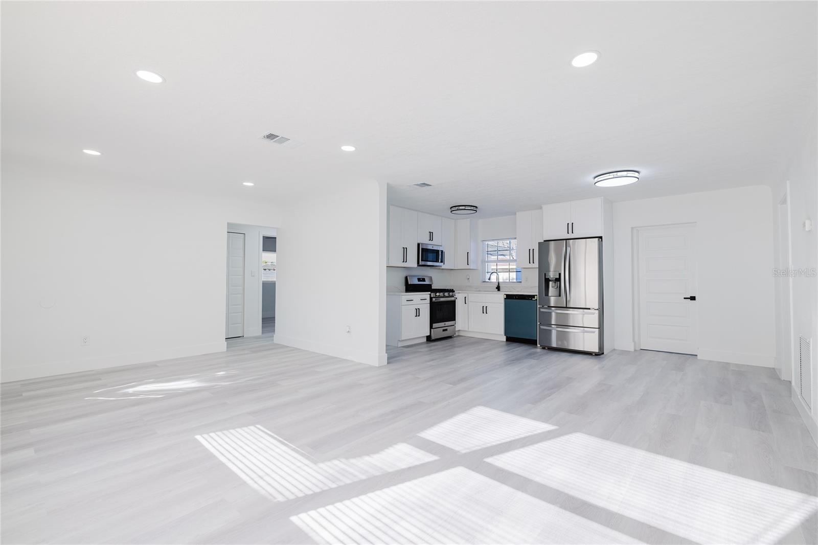 1832 GREENHILL DR, CLEARWATER, FL, 33755