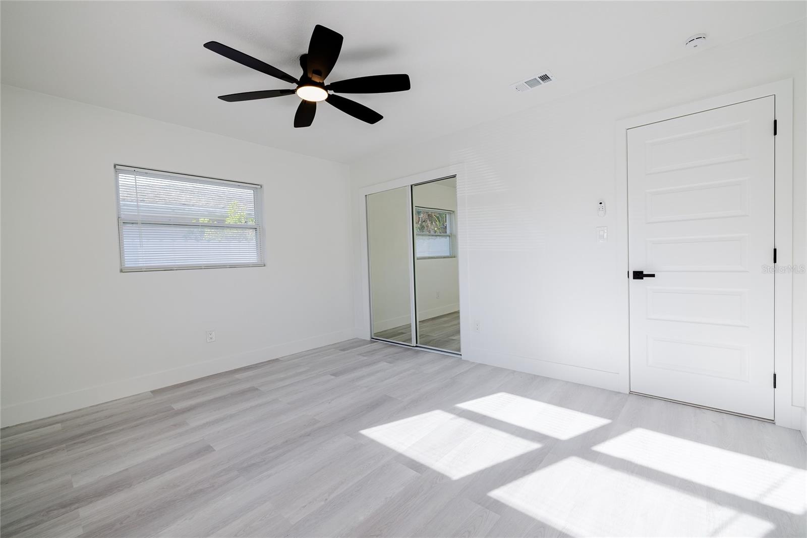 1832 GREENHILL DR, CLEARWATER, FL, 33755