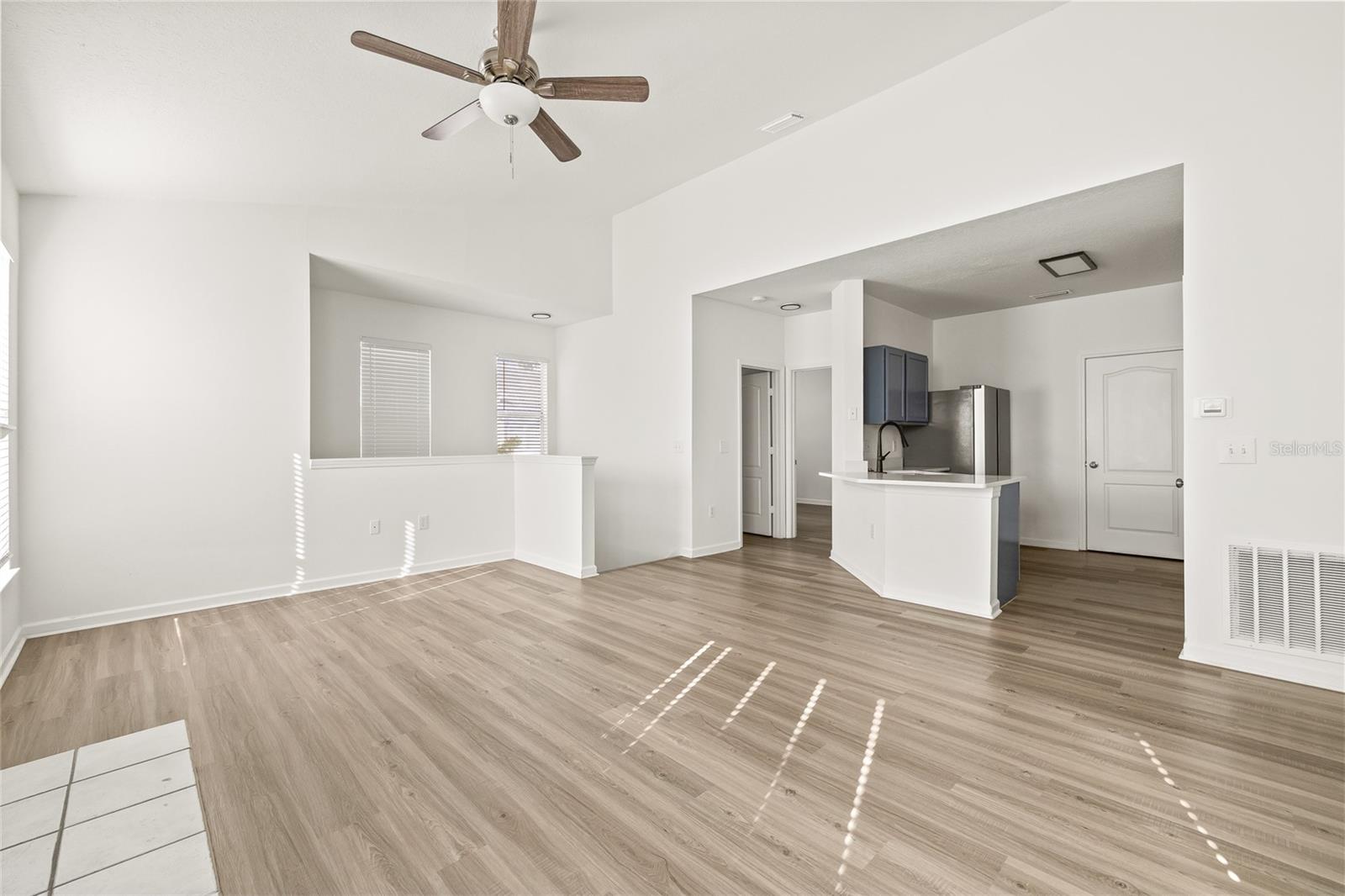 18006 VILLA CREEK DR, TAMPA, FL, 33647