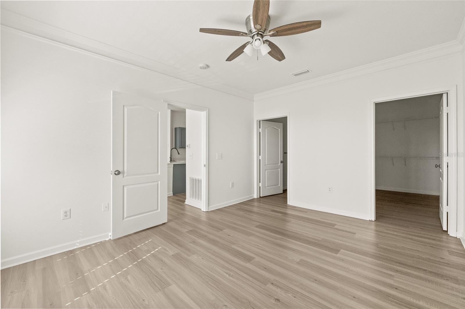 18006 VILLA CREEK DR, TAMPA, FL, 33647