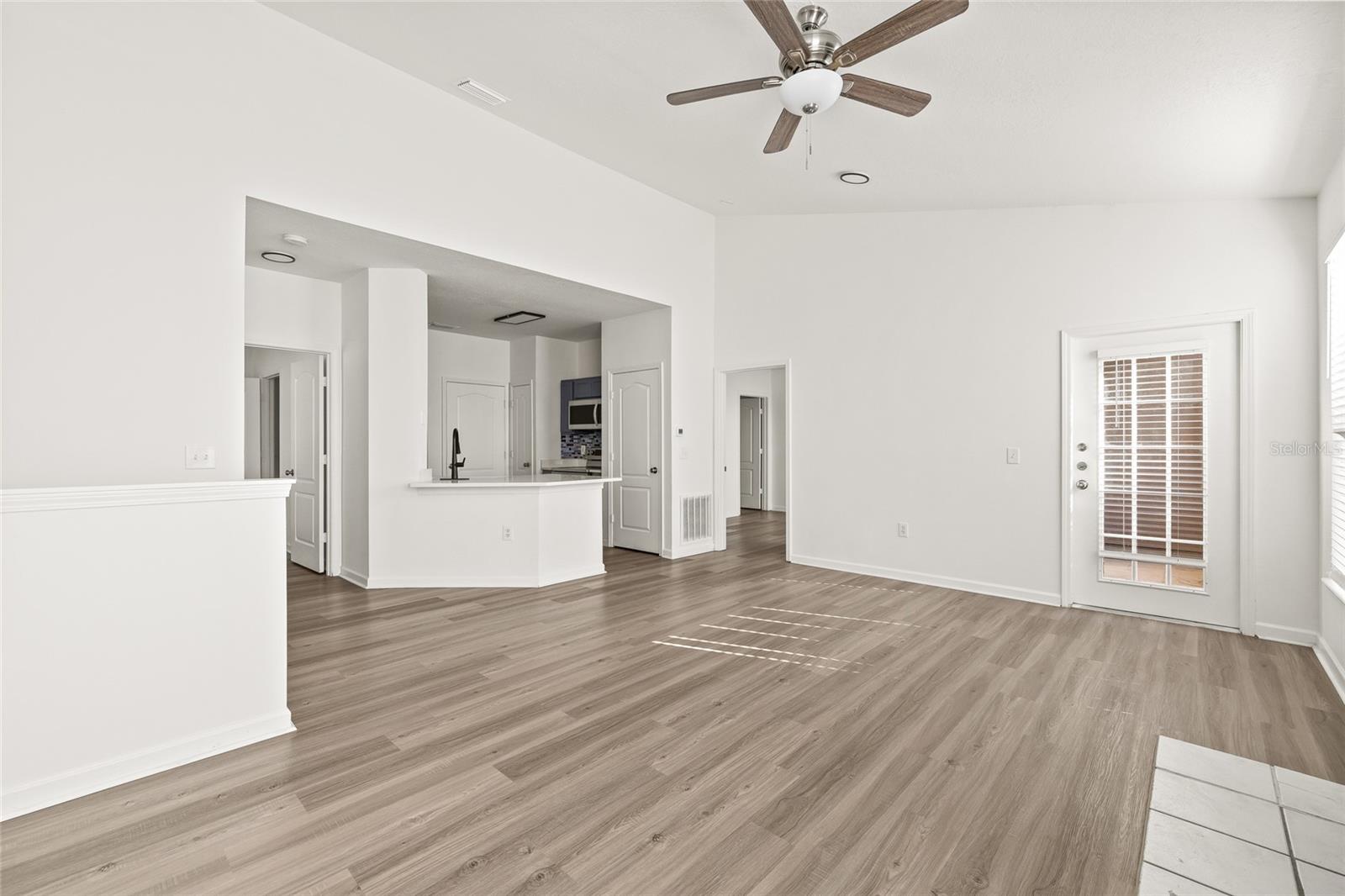 18006 VILLA CREEK DR, TAMPA, FL, 33647