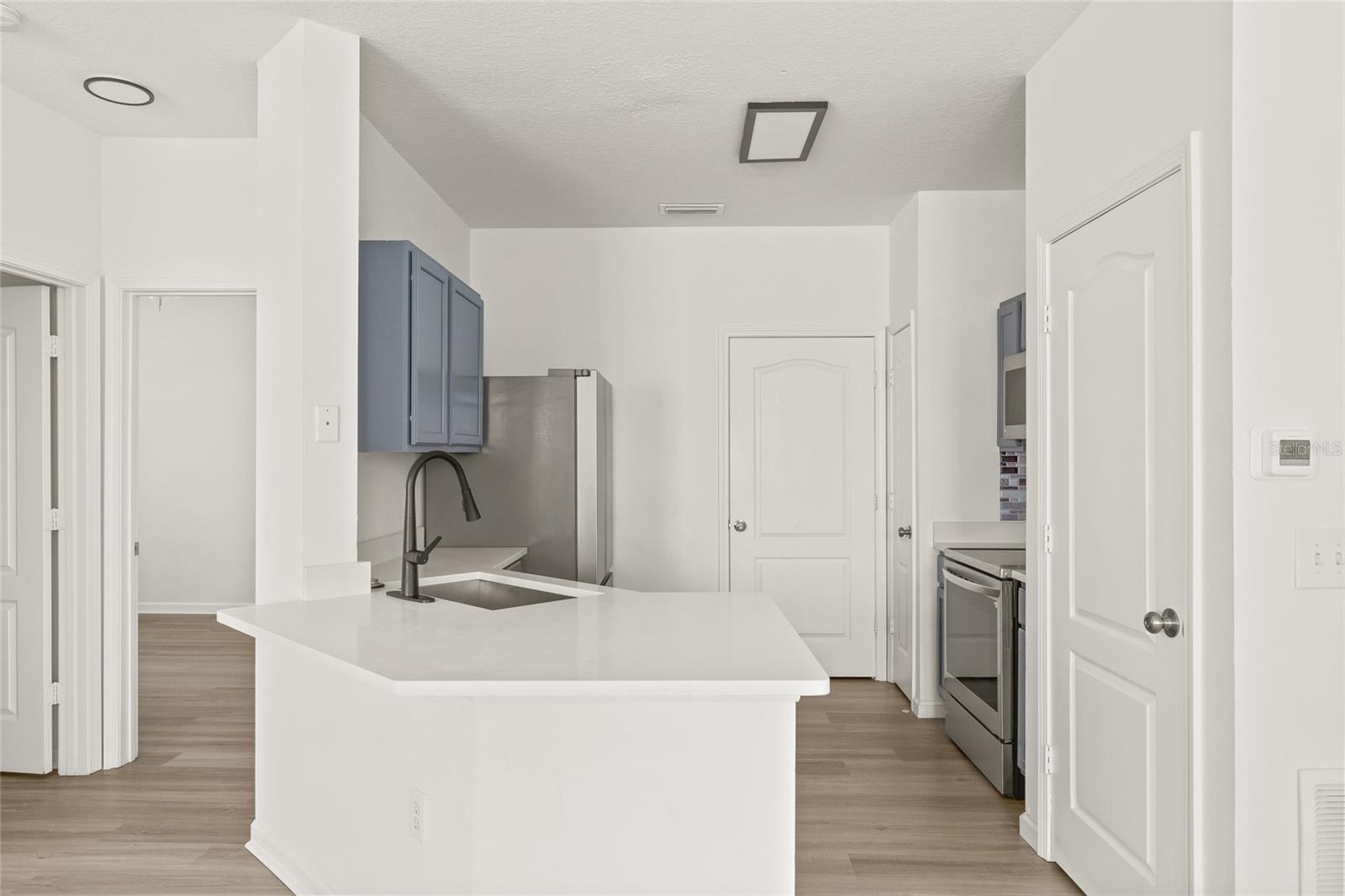 18006 VILLA CREEK DR, TAMPA, FL, 33647