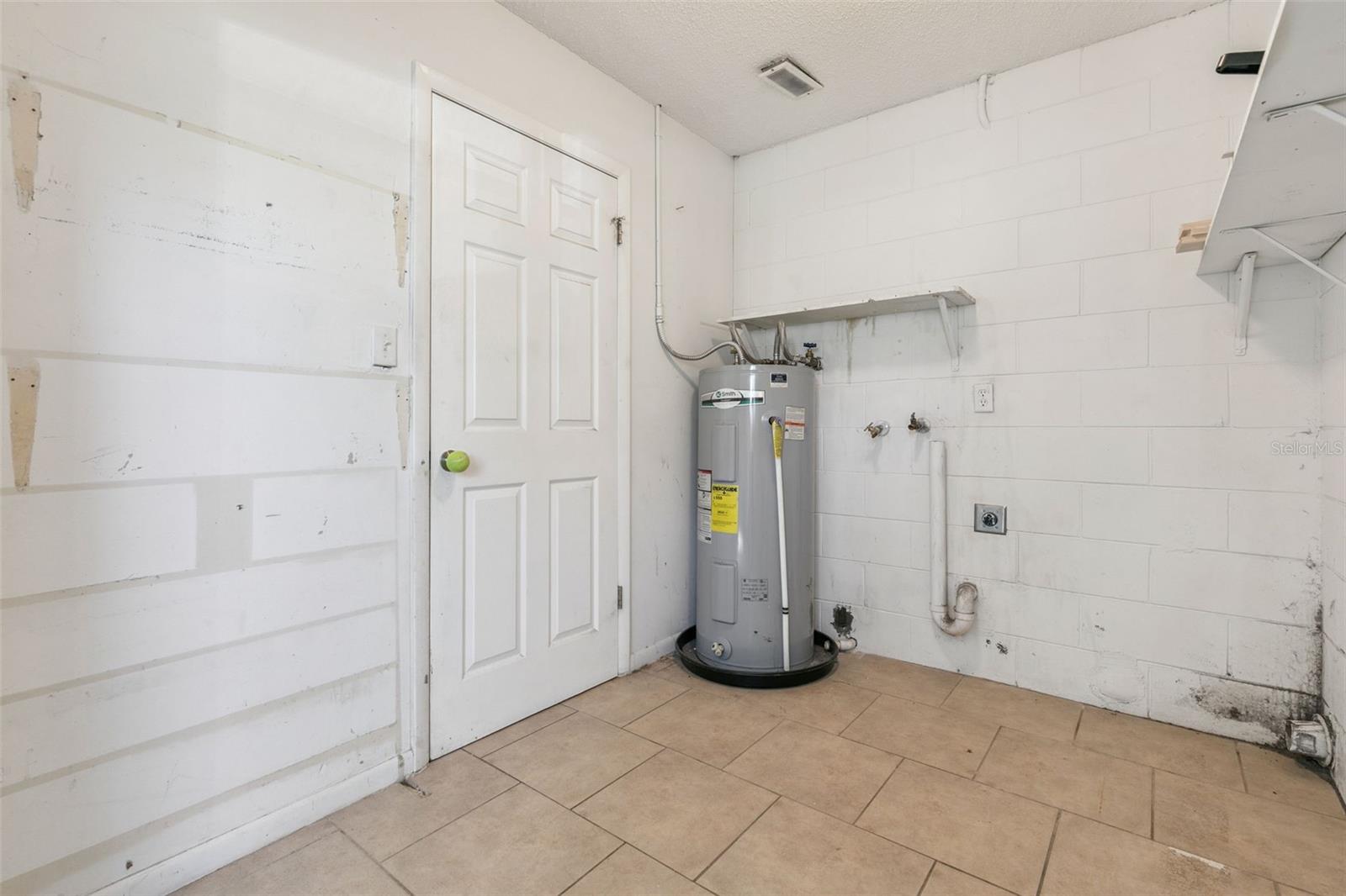 111 AMIGOS RD, DEBARY, FL, 32713