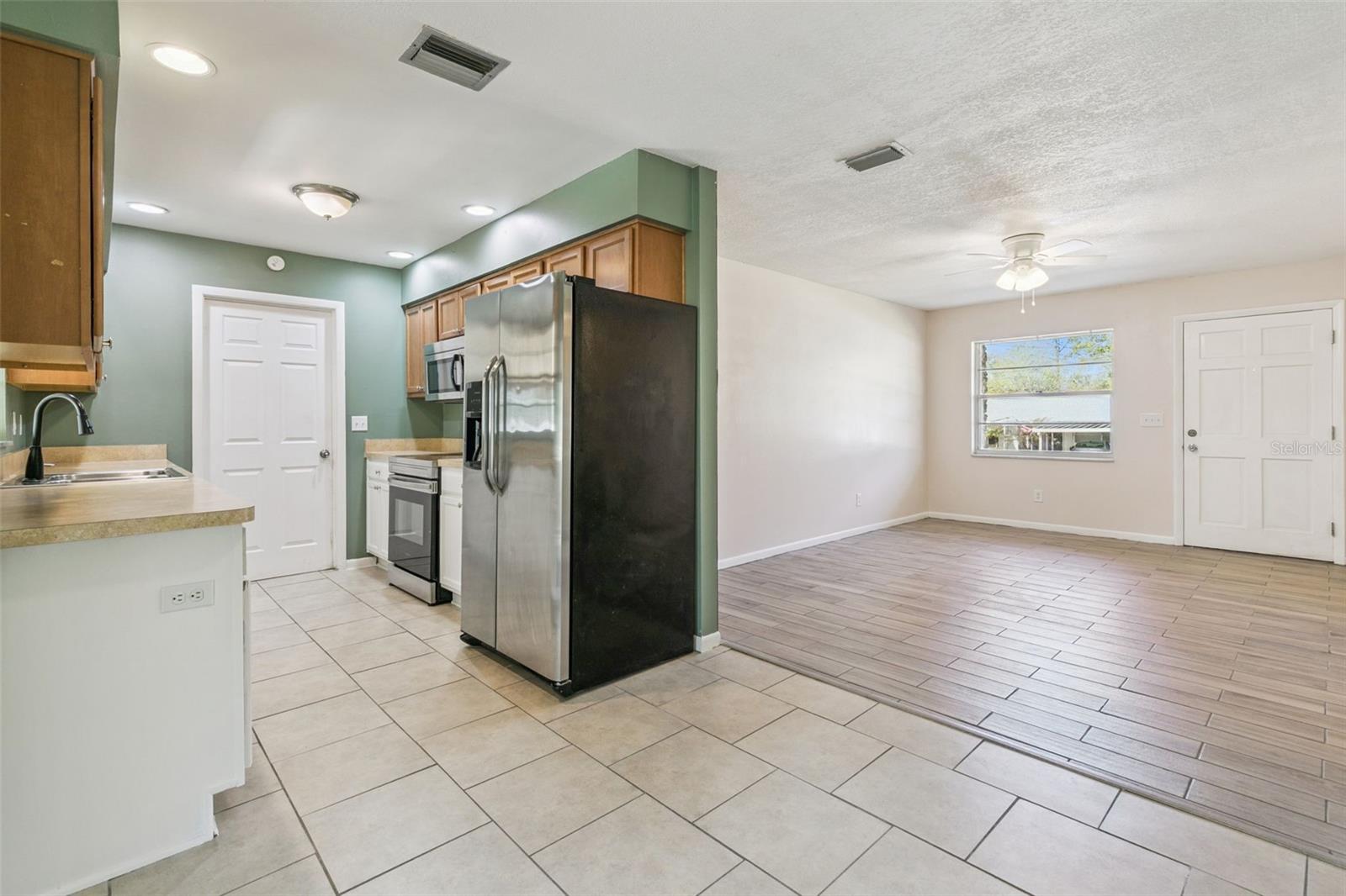 111 AMIGOS RD, DEBARY, FL, 32713