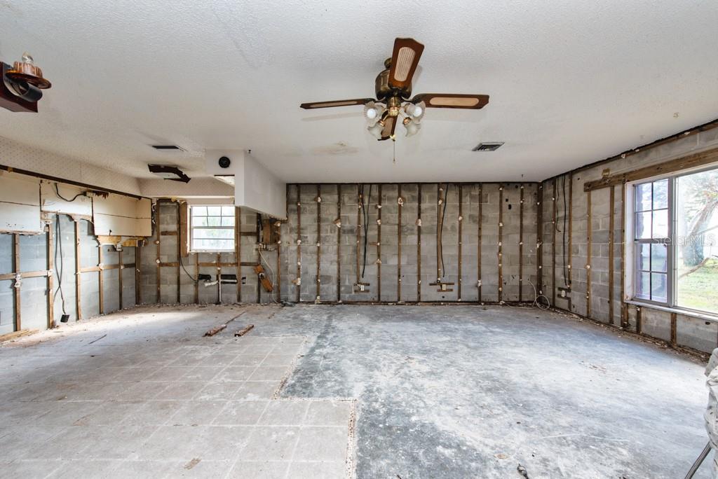 8848 W MILLPOINT RD, RIVERVIEW, FL, 33578