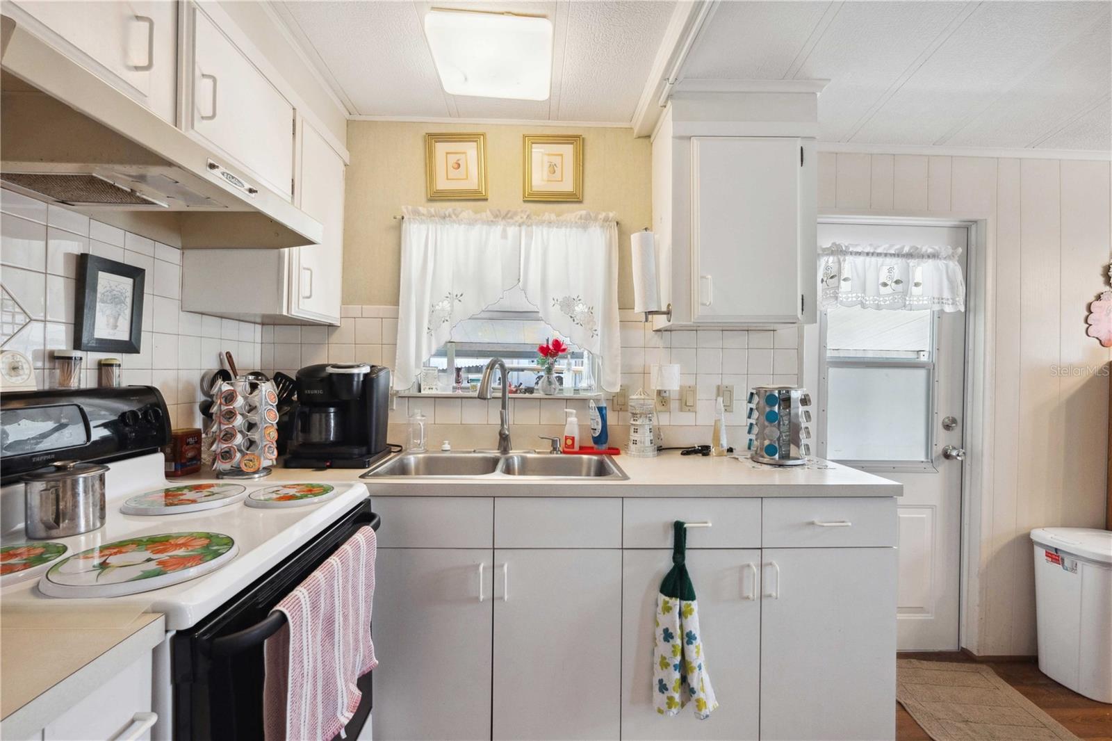 37827 MISSION HILLS AVE, ZEPHYRHILLS, FL, 33541