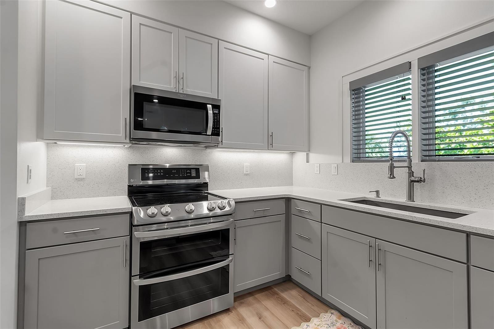 105 SHORE RD, NOKOMIS, FL, 34275