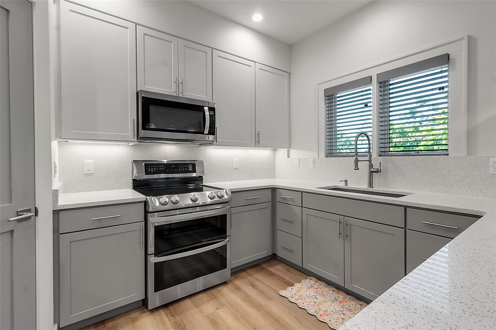 105 SHORE RD, NOKOMIS, FL, 34275
