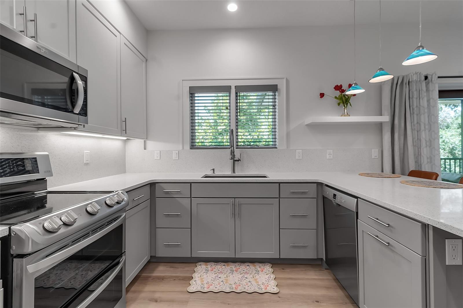 105 SHORE RD, NOKOMIS, FL, 34275