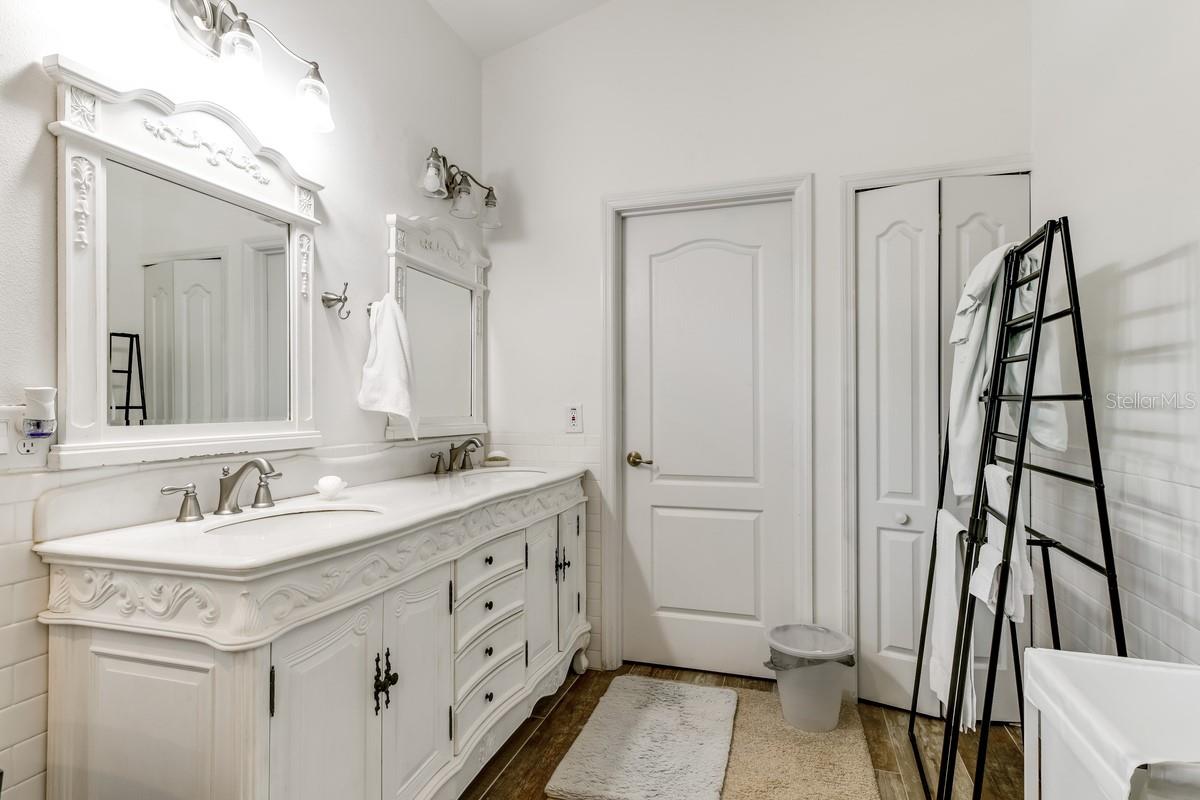 1901 PARK FOREST BLVD, MOUNT DORA, FL, 32757