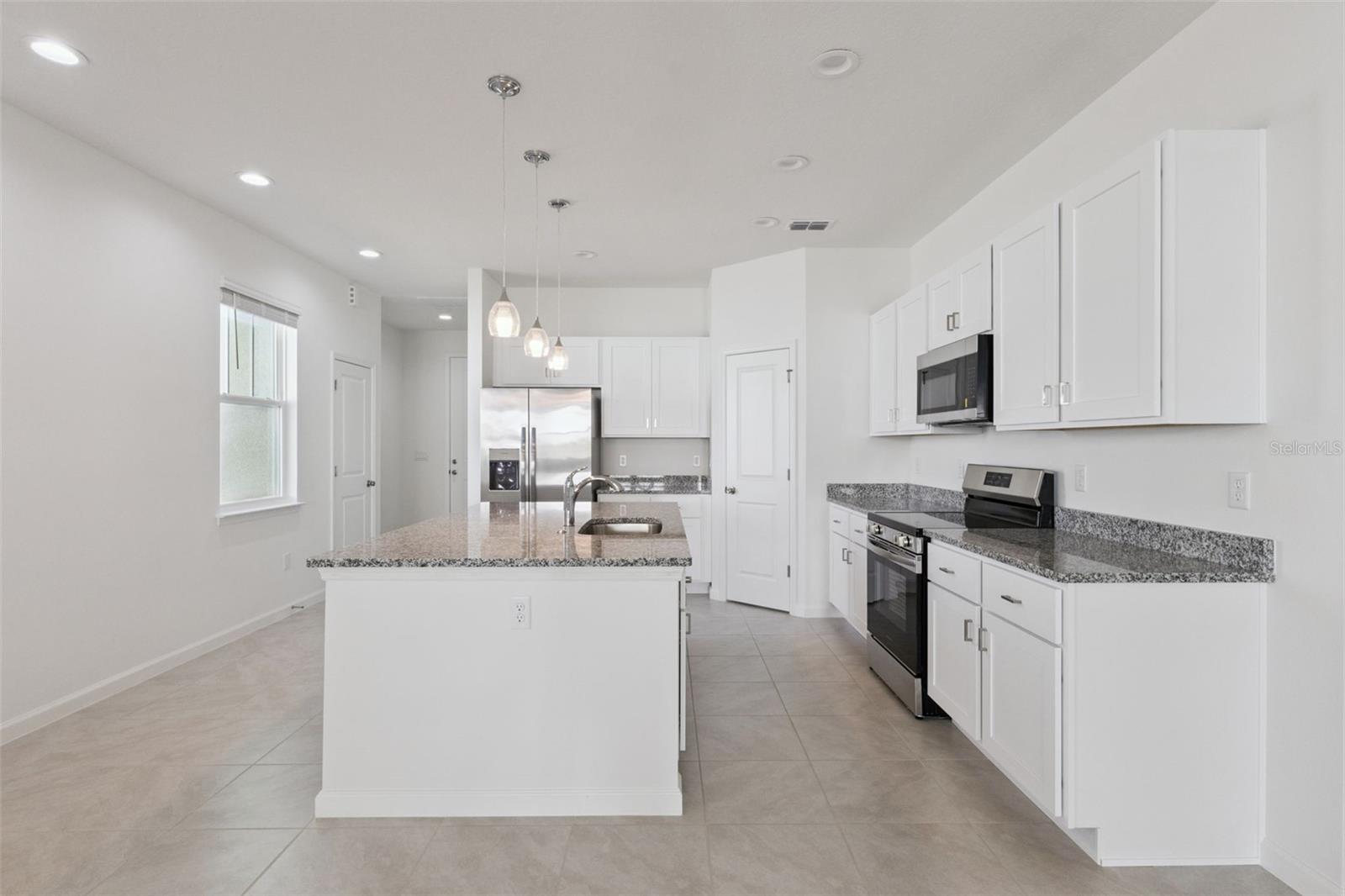 3704 WATERCLIFF CIR, GRAND ISLAND, FL, 32735