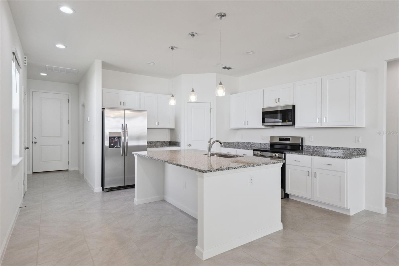 3704 WATERCLIFF CIR, GRAND ISLAND, FL, 32735