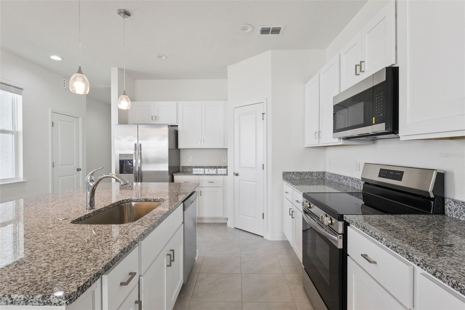3704 WATERCLIFF CIR, GRAND ISLAND, FL, 32735