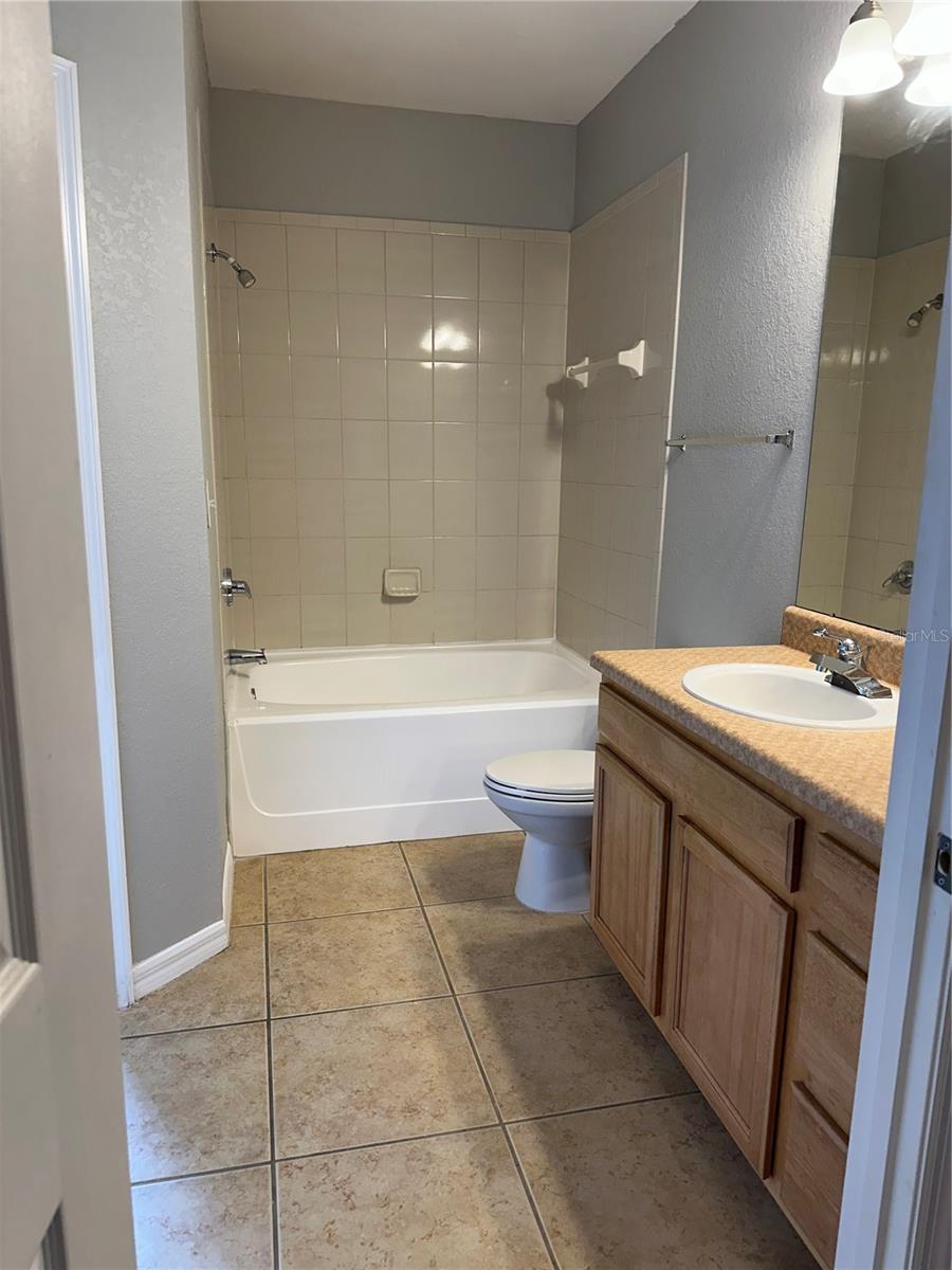 2407 COURTNEY MEADOWS CT #302, TAMPA, FL, 33619
