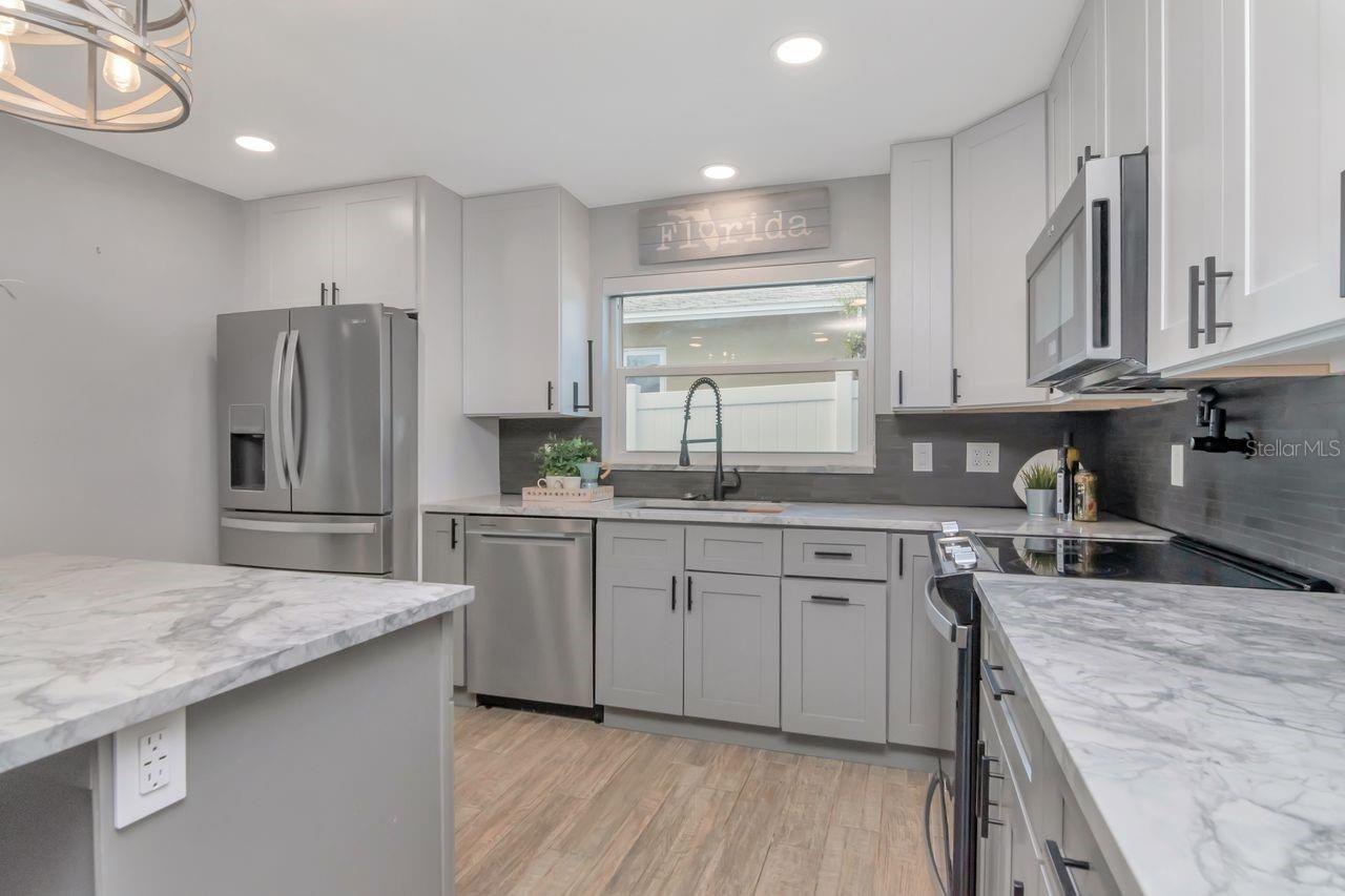 372 WESTWINDS DR, PALM HARBOR, FL, 34683