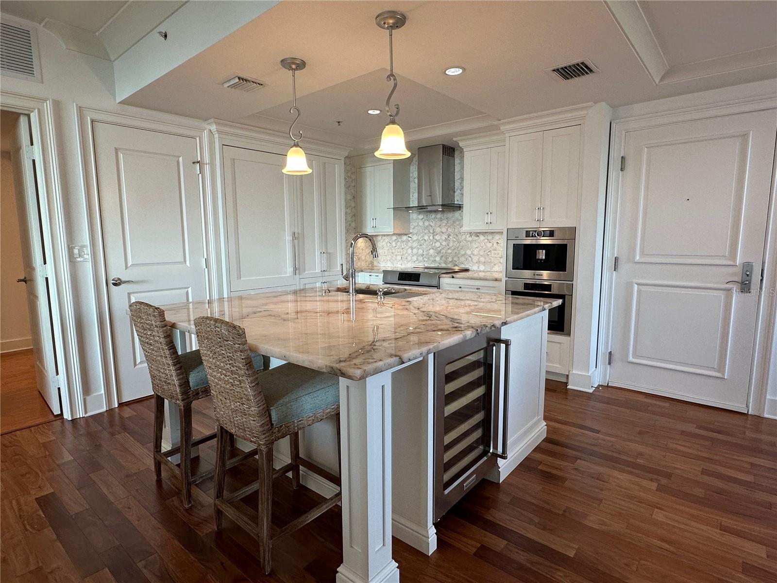 1350 MAIN ST #1401, SARASOTA, FL, 34236