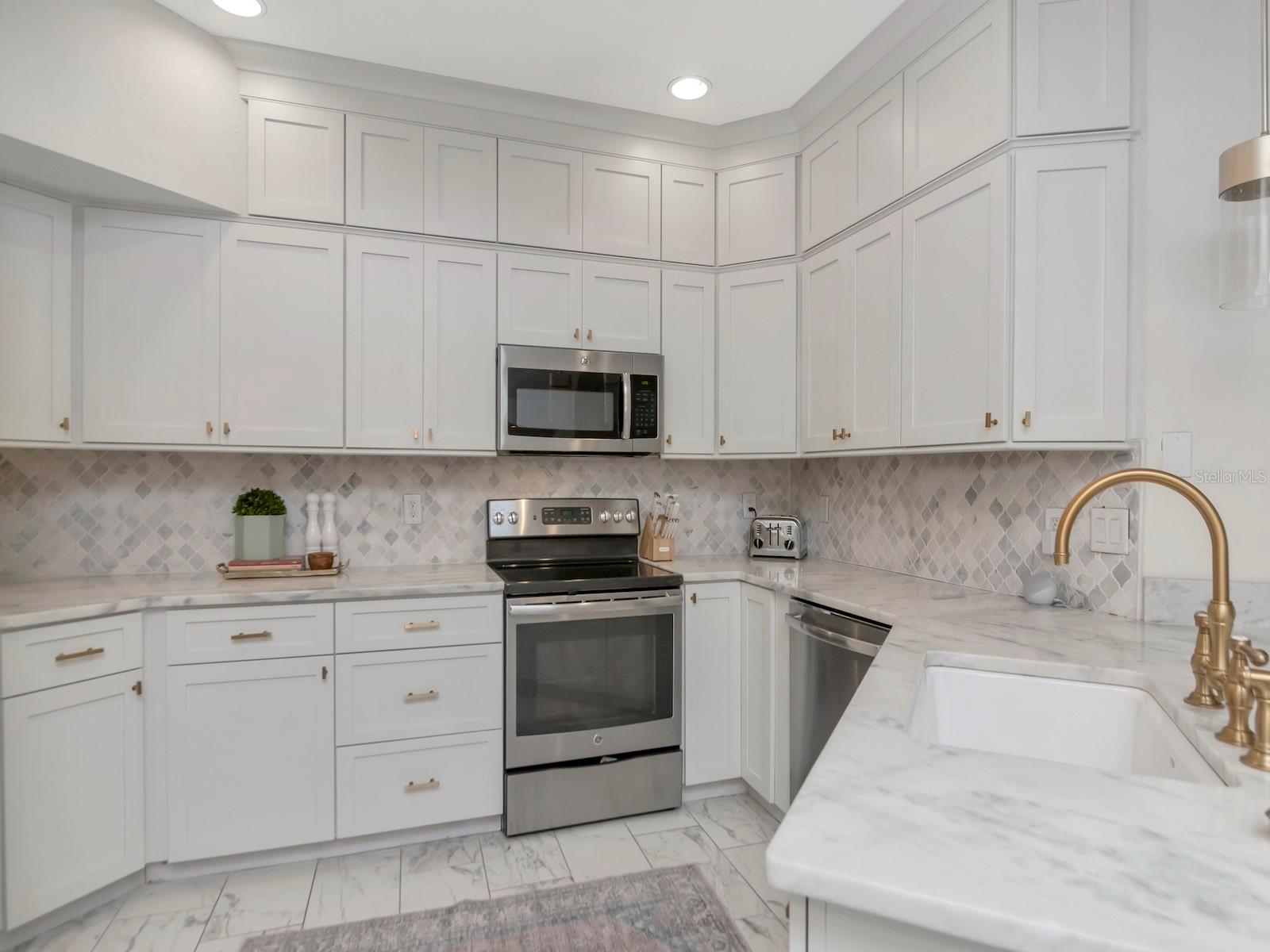 605 ISLAND PLACE WAY, TAMPA, FL, 33602