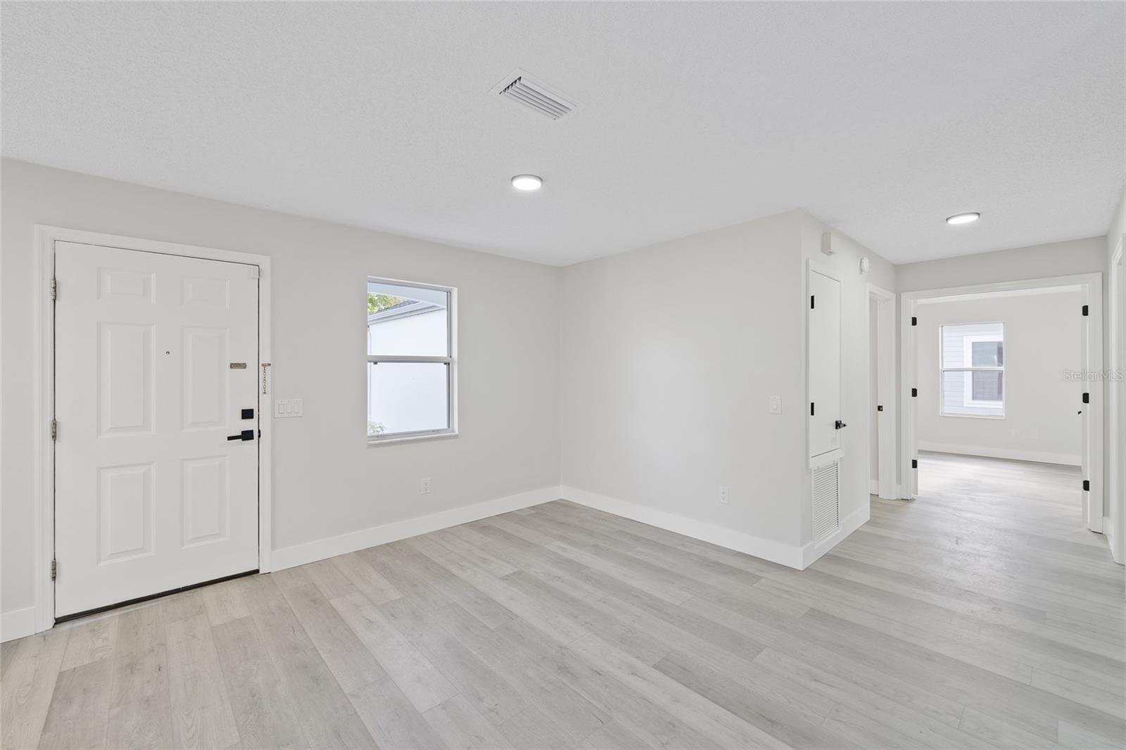 843 BOLIVAR ST, LADY LAKE, FL, 32159