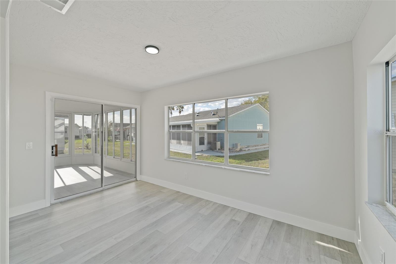 843 BOLIVAR ST, LADY LAKE, FL, 32159