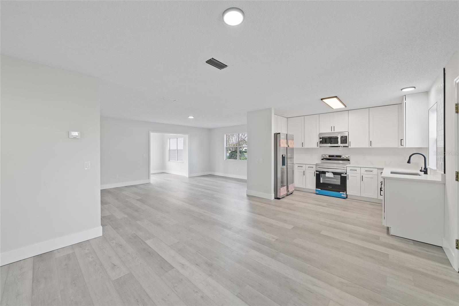 843 BOLIVAR ST, LADY LAKE, FL, 32159