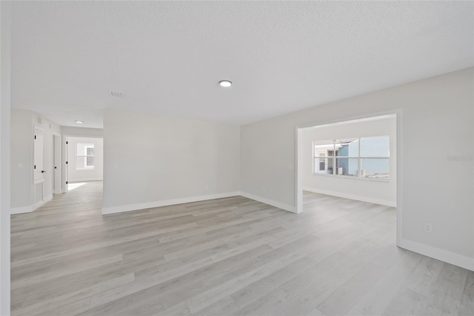 843 BOLIVAR ST, LADY LAKE, FL, 32159