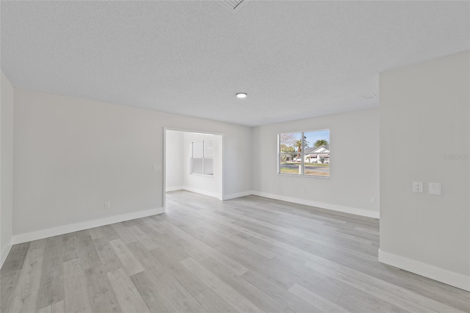 843 BOLIVAR ST, LADY LAKE, FL, 32159