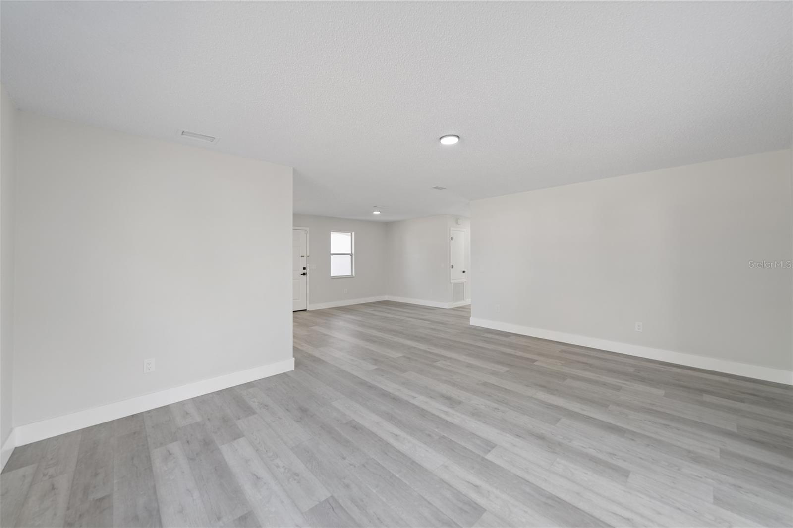 843 BOLIVAR ST, LADY LAKE, FL, 32159