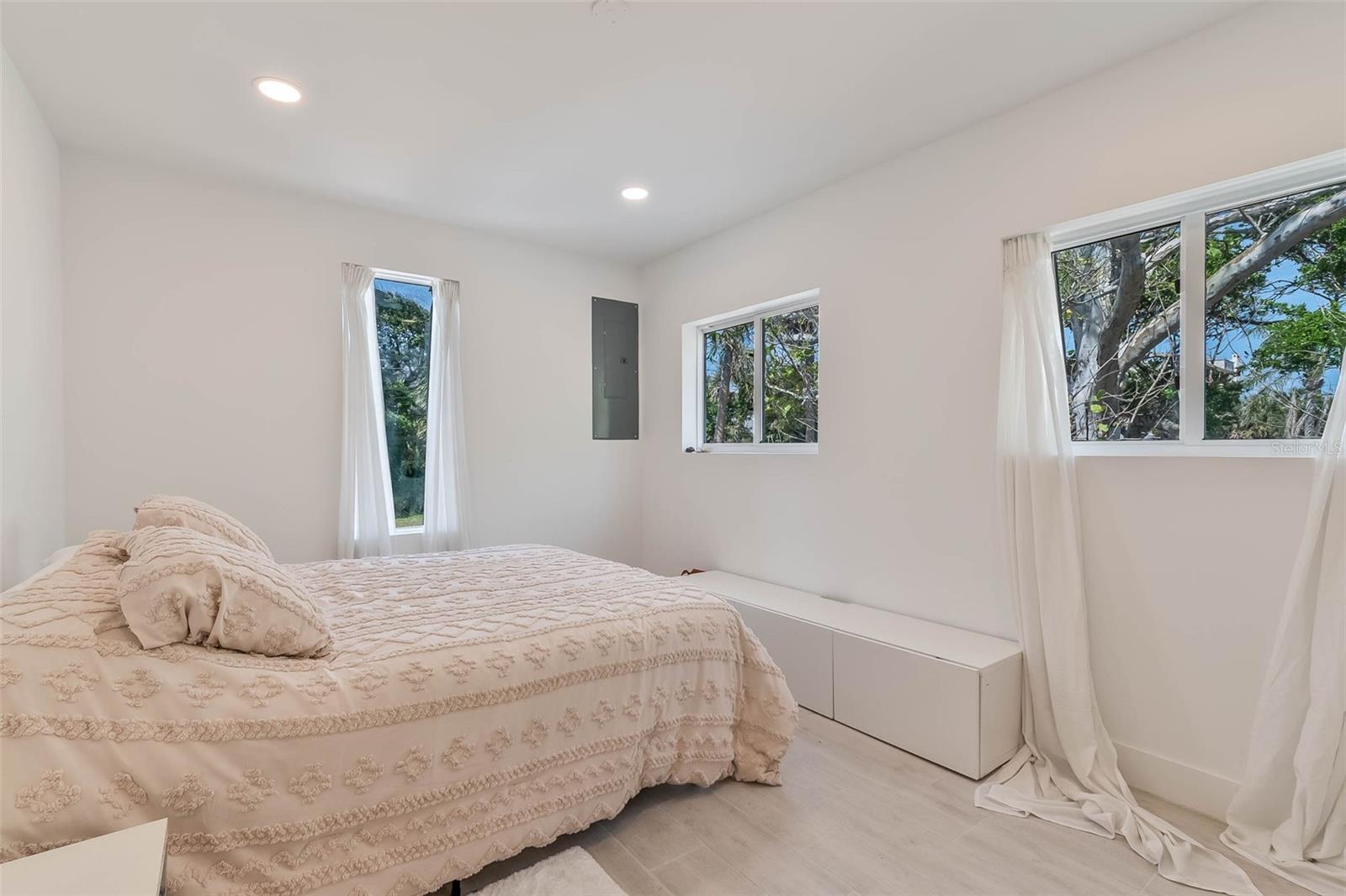 833 E 12TH AVE, NEW SMYRNA BEACH, FL, 32169
