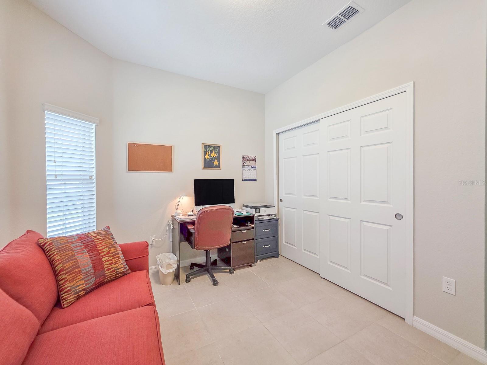 8 LAKELAND WAY, PALM COAST, FL, 32137