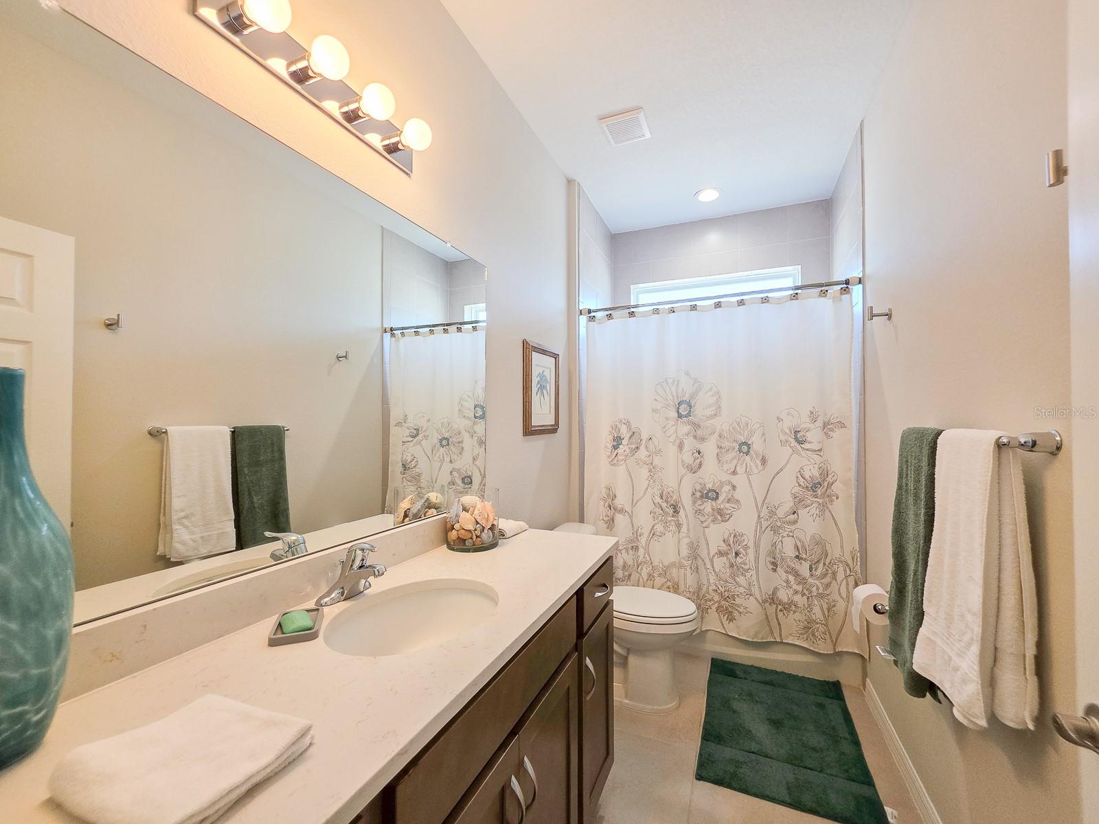 8 LAKELAND WAY, PALM COAST, FL, 32137