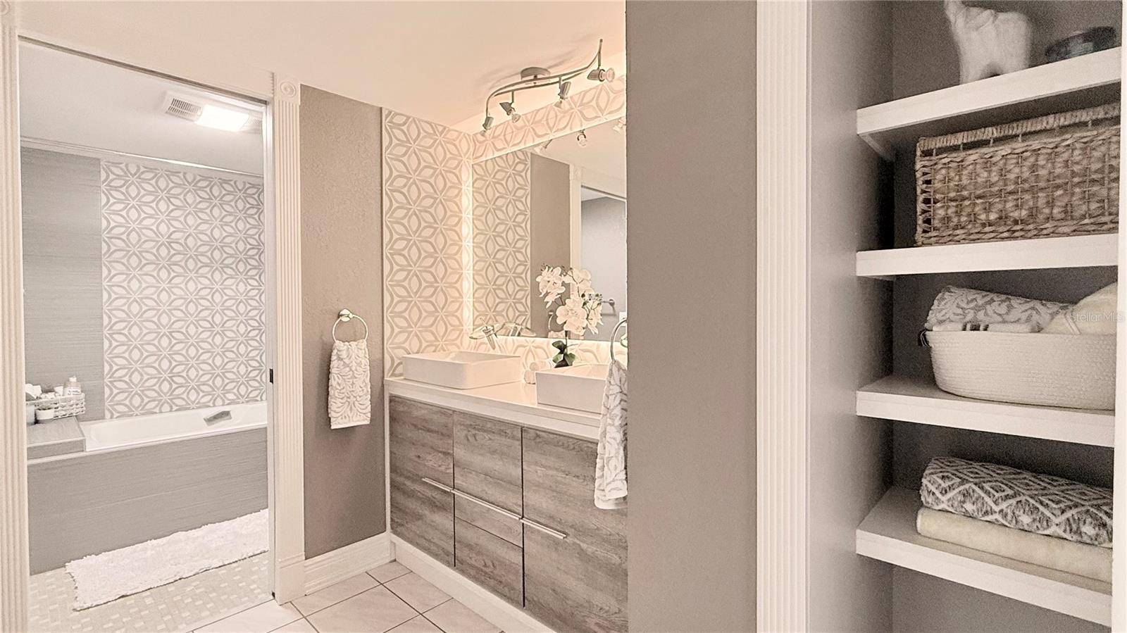5940 PELICAN BAY PLZ S #1105, GULFPORT, FL, 33707