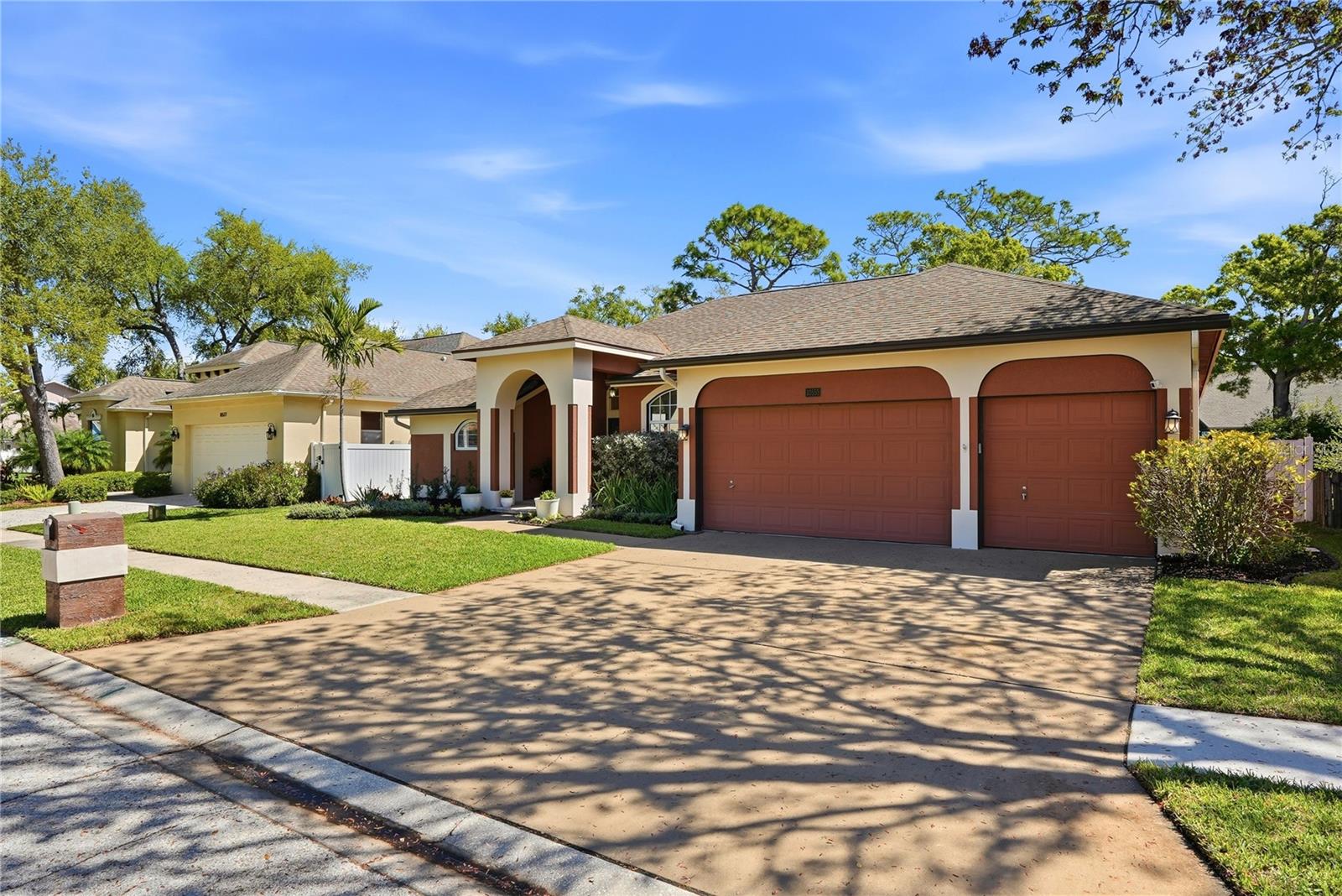 10555 SHADY OAK LN, SEMINOLE, FL, 33777